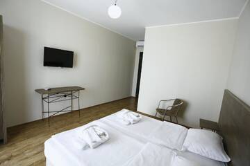 Фото номера Семейный номер с балконом Отель Hotel Homey Kobuleti г. Кобулети 4