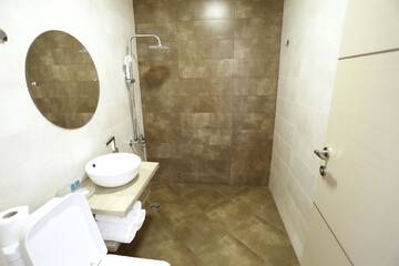 Фото номера Семейный номер с балконом Отель Hotel Homey Kobuleti г. Кобулети 9