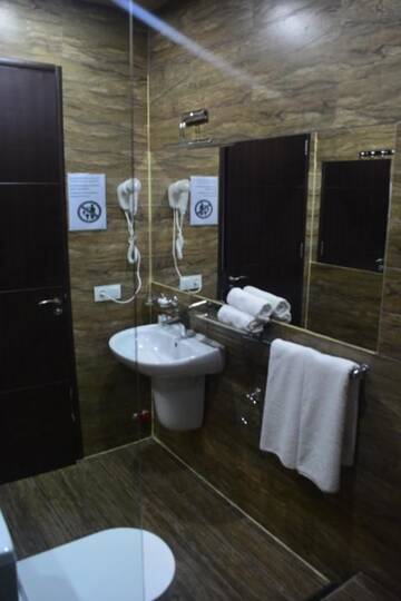 Фото номера Четырехместный номер с видом на море Отель Kent Hotel г. Кобулети 5