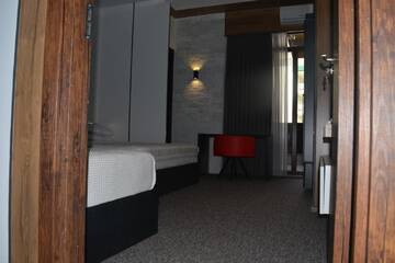 Фото номера Трехместный номер с балконом Отель Kent Hotel г. Кобулети 6
