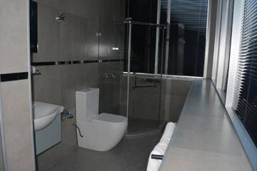 Фото номера Трехместный номер с балконом Отель Kent Hotel г. Кобулети 3