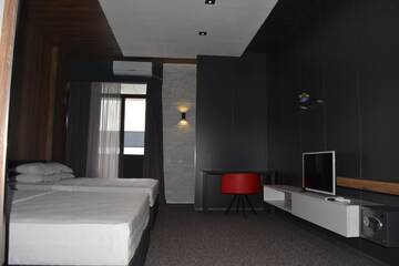 Фото номера Четырехместный номер с балконом Отель Kent Hotel г. Кобулети 2