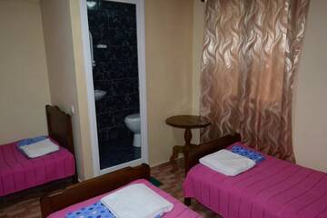 Фото номера Четырехместный номер с душем Гостевой дом Guest House Our house г. Кобулети 3
