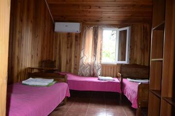 Фото номера Трехместный номер «Комфорт» с душем Гостевой дом Guest House Our house г. Кобулети 2