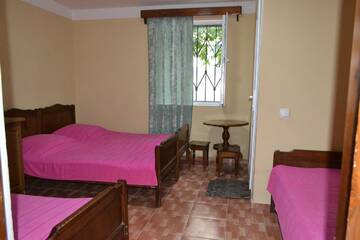 Фото номера Четырехместный номер с душем Гостевой дом Guest House Our house г. Кобулети 4