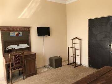 Фото номера Люкс с видом на бассейн Отель Hotel Condori г. Кобулети 3
