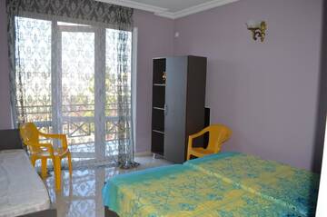Фото номера Трехместный номер с балконом Курортные отели Hotel Near the Sea г. Кобулети 16