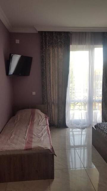 Фото номера Трехместный номер с балконом Курортные отели Hotel Near the Sea г. Кобулети 11