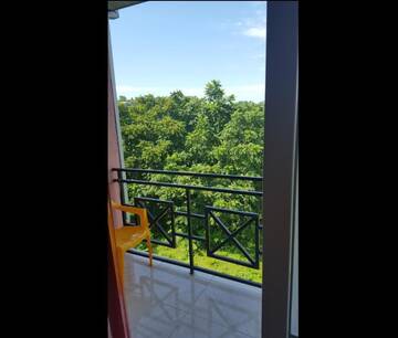 Фото номера Трехместный номер с балконом Курортные отели Hotel Near the Sea г. Кобулети 23