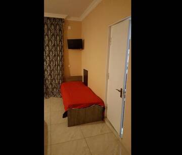 Фото номера Трехместный номер с балконом Курортные отели Hotel Near the Sea г. Кобулети 20