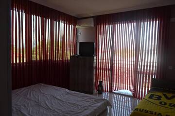 Фото номера Трехместный номер с балконом Курортные отели Hotel Near the Sea г. Кобулети 27