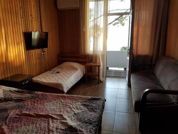Фото номера Семейный люкс с балконом Гостевой дом Midia Guest House г. Кобулети 7