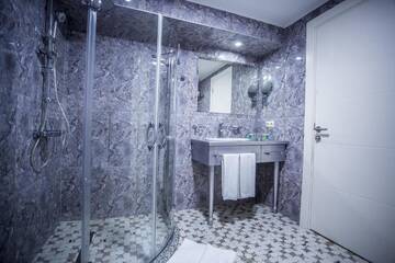 Фото номера Стандартный номер Diana Отель Castello Mare Hotel&amp;Wellness Resort г. Кобулети 5