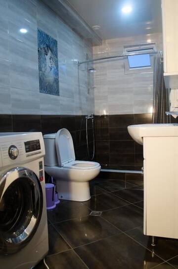 Фото номера Трехместный номер с ванной комнатой Гостевой дом Guest House Rustaveli г. Кобулети 21