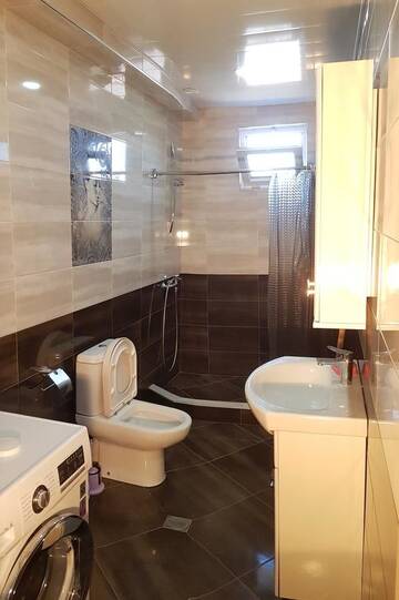 Фото номера Трехместный номер с общей ванной комнатой Гостевой дом Guest House Rustaveli г. Кобулети 2