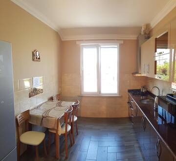 Фото номера Трехместный номер с ванной комнатой Гостевой дом Guest House Rustaveli г. Кобулети 2