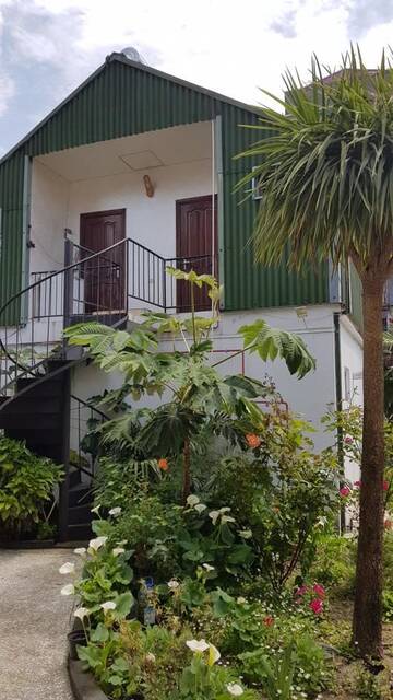 Фото номера Стандартный трехместный номер Гостевой дом Guest House Rustaveli г. Кобулети 6