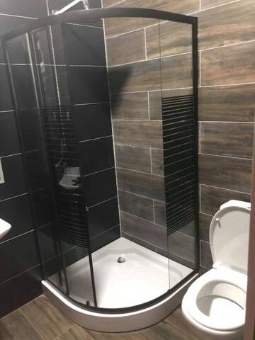 Фото номера Трехместный номер «Комфорт» с душем Гостевой дом Guest House Kobuleti on Aghmashenebeli г. Кобулети 7