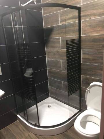 Фото номера Трехместный номер «Комфорт» с душем Гостевой дом Guest House Kobuleti on Aghmashenebeli г. Кобулети 4