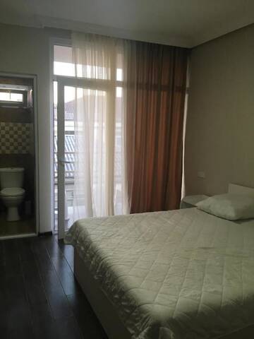 Фото номера Трехместный номер с балконом Гостевой дом Guest House Kobuleti on Aghmashenebeli г. Кобулети 3