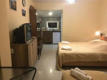 Фото номера Семейный номер-студио Отели эконом-класса Kobuleti Beach Hotel г. Кобулети 17