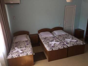 Фото номера Трехместный номер Гостевой дом GIO 350 г. Кобулети 7