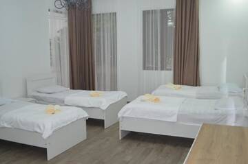 Фото номера Стандартный четырехместный номер Отель Lia Guest House г. Кобулети 7