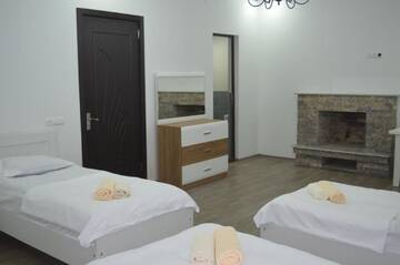 Фото номера Стандартный четырехместный номер Отель Lia Guest House г. Кобулети 9