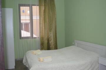 Фото номера Трехместный номер Отель Lia Guest House г. Кобулети 5