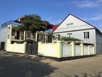 Фото номера Четырехместный номер с общей ванной комнатой Гостевой дом Yellow House г. Кобулети 8
