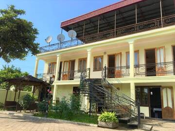 Фото Гостевой дом Yellow House г. Кобулети 3