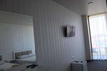 Фото номера Трехместный номер Отель Comfort Inn г. Кобулети 30