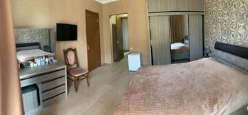 Фото номера Двухместный номер с 1 кроватью и балконом Отель Hotel Max г. Кобулети 6