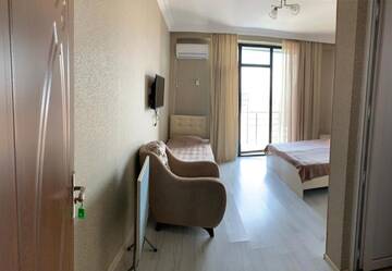 Фото номера Трехместный номер с балконом Отель Hotel Max г. Кобулети 7