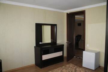 Фото номера Апартаменты с 3 спальнями Апарт-отели Hotel Villa Oasis г. Кобулети 4