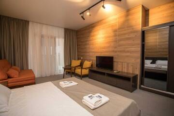 Фото номера Стандартный трехместный номер Отель Hotel Nobilis Hall г. Кобулети 2