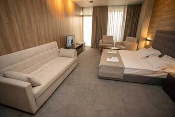 Фото номера Трехместный номер с террасой Отель Hotel Nobilis Hall г. Кобулети 5