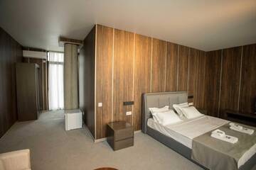 Фото номера Четырехместный номер с террасой Отель Hotel Nobilis Hall г. Кобулети 2