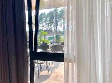 Фото номера Трехместный номер Делюкс с видом на море Гостевой дом Villa NiNo г. Кобулети 13