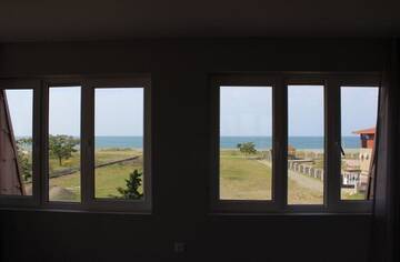 Фото номера Дом с 3 спальнями Дома для отпуска Дом на пляже Black sea House г. Кобулети 8