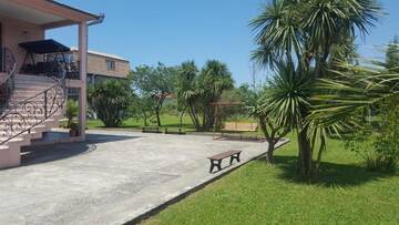 Фото номера Дом с 3 спальнями Дома для отпуска Дом на пляже Black sea House г. Кобулети 44