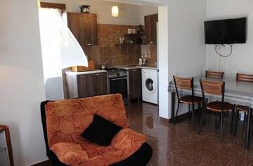 Фото номера Дом с 3 спальнями Дома для отпуска Дом на пляже Black sea House г. Кобулети 23