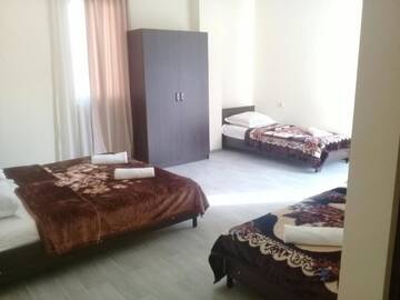 Фото номера Улучшенный четырехместный номер Отели типа «постель и завтрак» Guest House Ron г. Кобулети 2